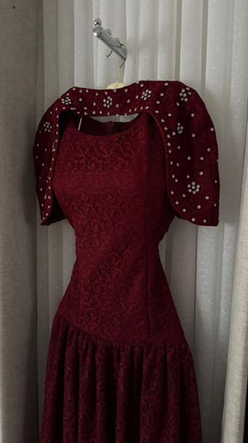 فستان سهرة دانتيل عنابي