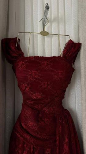 فستان سهرة عنابي