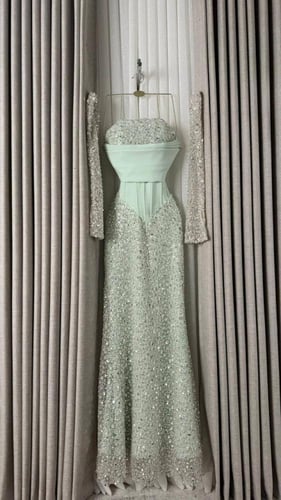 فستان سهرة طويل مطرز