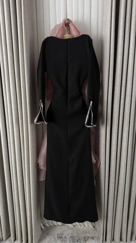 فستان سهرة أسود طويل مطرز