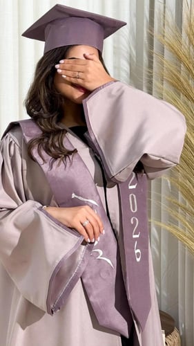 عبايات تخرج 2026 لون برغندي