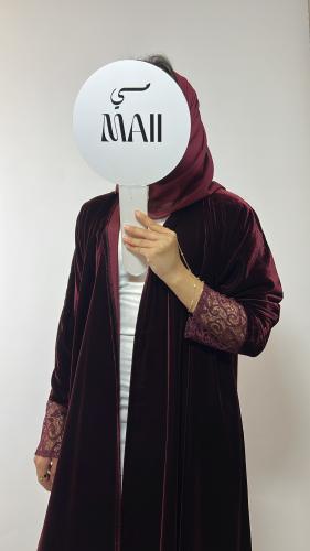 عبايه مخمل لون برغندي بأكمام دانتيل