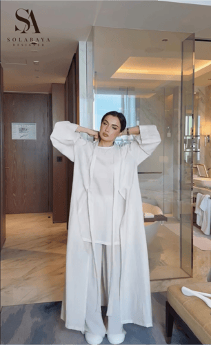 اوتفت للصيف والسفر من عباية وبدلة داخلية