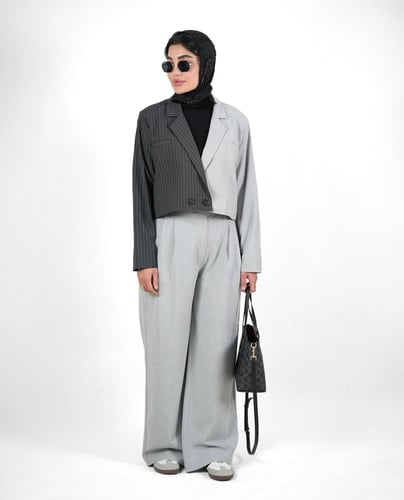 بدلة رسمية وكجوال بنفس الوقت