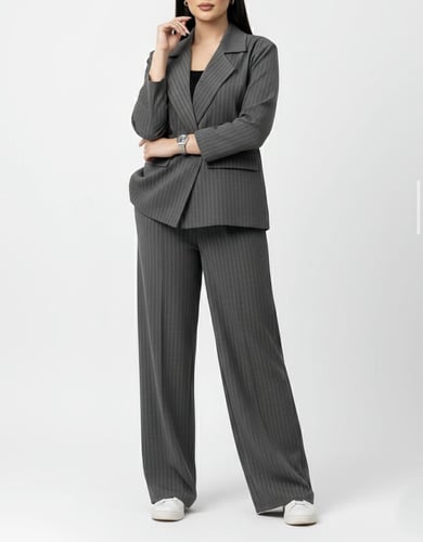 بدلة رسمية بروح أنثوية