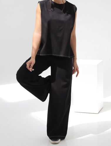 بدلة داخلية من بنطال وتيشرت