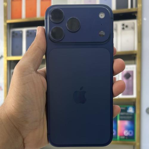 ايفون 17 برو ماكس لون كحلي