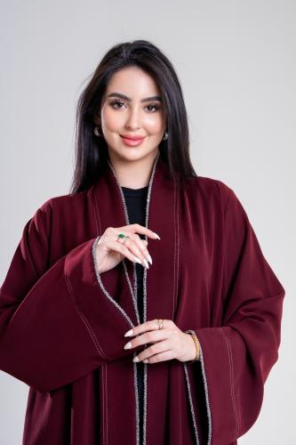 عبايه قصة كلوش بقماش الكريب السيراميك ولمسه أنيقه...