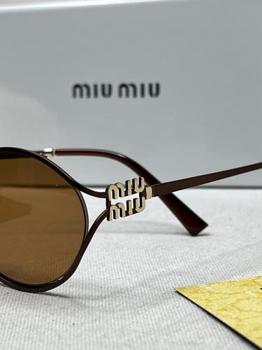 نظارة بني MIU MIU