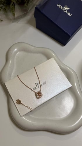 عقد Millenia سواروفسكي قولد روز