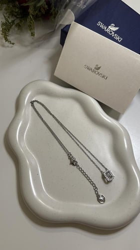 عقد Millenia سواروفسكي فضي