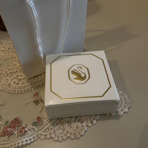 ملحقات SWAROVSKI الوردي