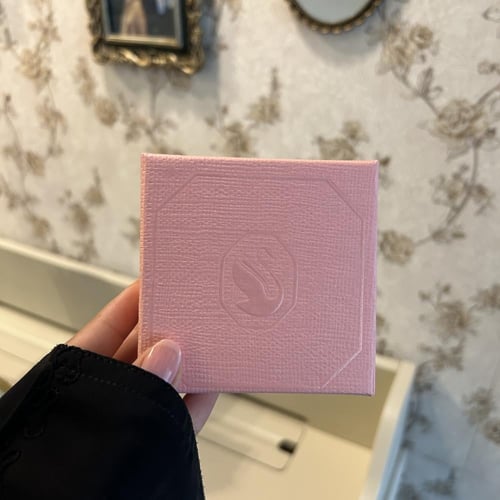 ملحقات SWAROVSKI الوردي