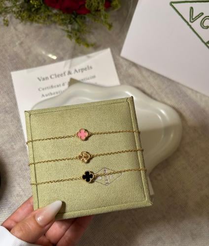 إسوارة VAN CLeef