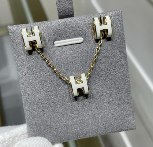 طقم Hermes ابيض مطلي ذهب