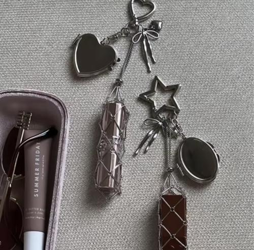 تعليقه شنطه (Lipstick holder) شكل قلب
