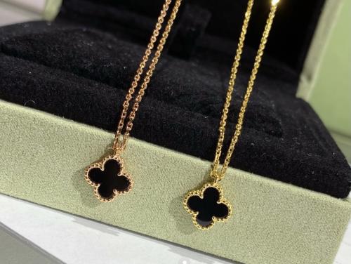 سلسال van cleef لون اسود سويت مطلي ذهب