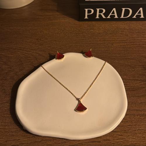 طقم Bulgari لون برغندي مطلي ذهب