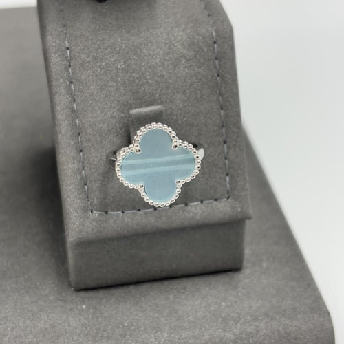 نصف طقم فان كليف صدف *سماوي* وردة كبيرة