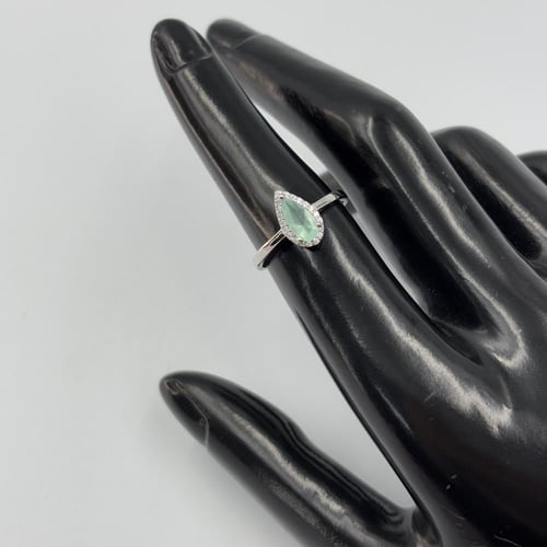 خاتم بلون زاهي