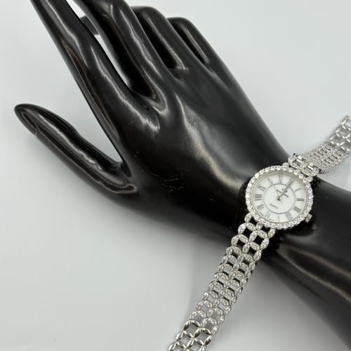 ساعة تصميم الماس