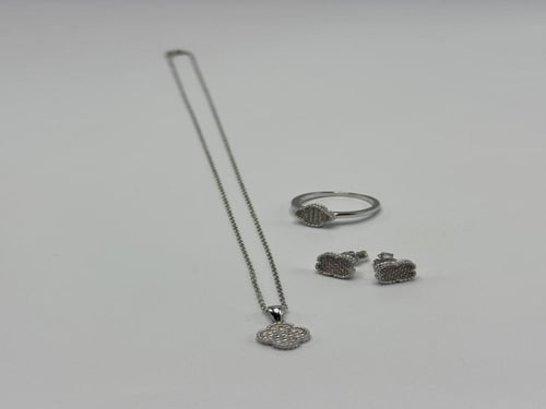 نصف طقم فان كليف مزين بفصوص