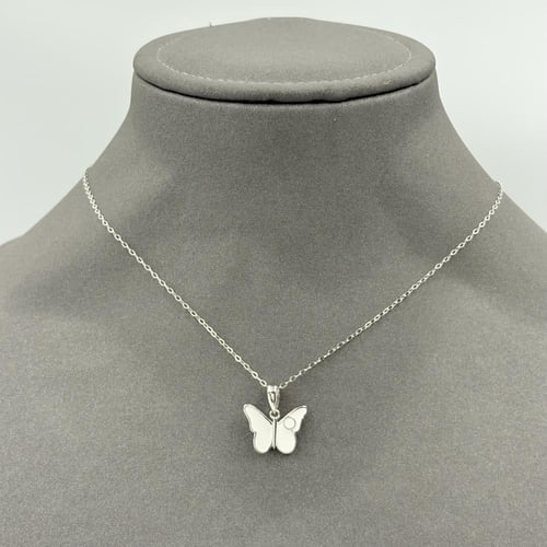 نصف طقم فراشة أبيض