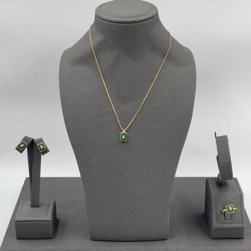 نصف طقم مزين بالصدف الأخضر