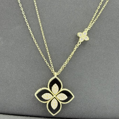 نصف طقم روبرتو كوين