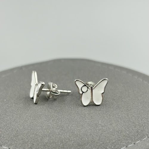 نصف طقم فراشة أبيض