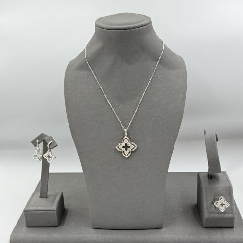 نصف طقم روبرتو كوين