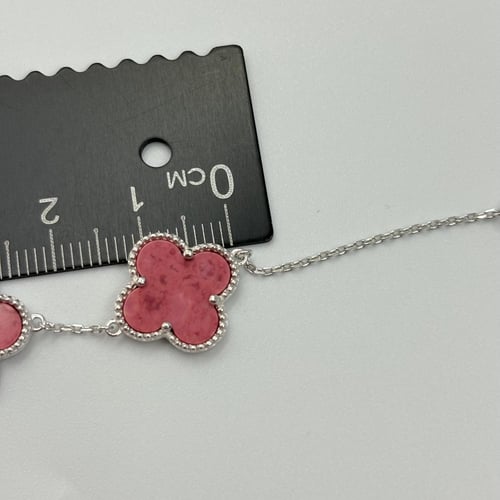 سوارة فان كليف خمس وردات صدف * وردي*