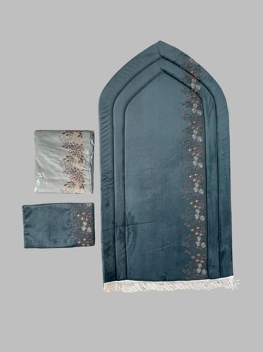 طقم سجاد رمضانية نسائي فاخر وشرشف مع بيت مصحف مطرز