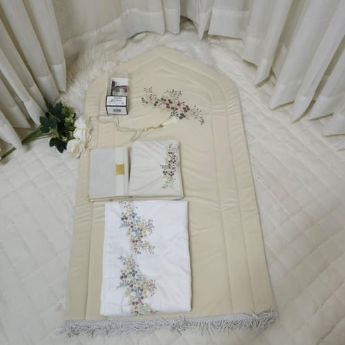 بوكس رمضان نسائية سجاد وشرشف ومصحف وسبحه ومعطر هدي...