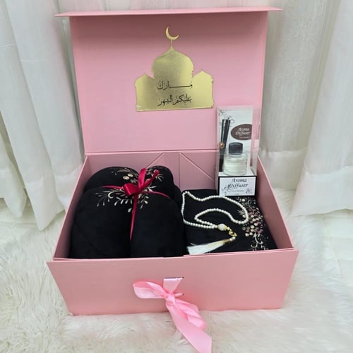 بوكس رمضاني نسائية سجاد وشرشف ومصحف وسبحه تصميم ال...