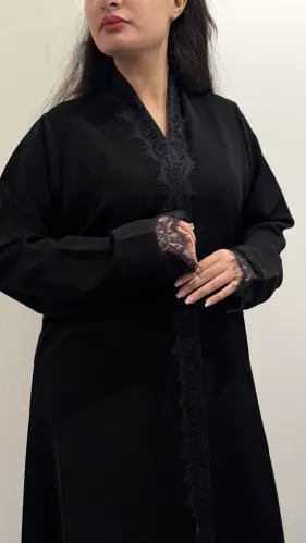 عباية ليال بالدانتيل الأسود الناعم