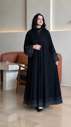 عباية بريق السوداء بترصيعات لامعة