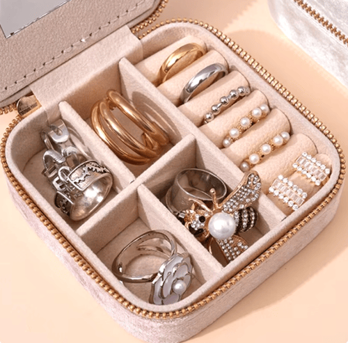 صندوق مجوهرات للنساء مخملي