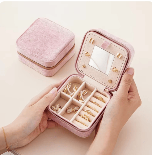 صندوق مجوهرات للنساء مخملي