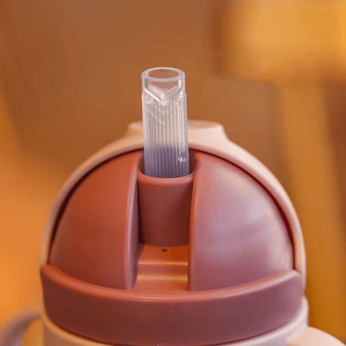 كوب ماء للأطفال