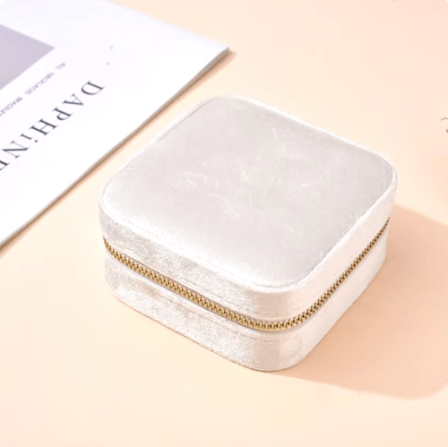 صندوق مجوهرات للنساء مخملي