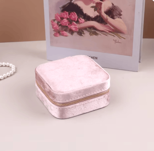 صندوق مجوهرات للنساء مخملي