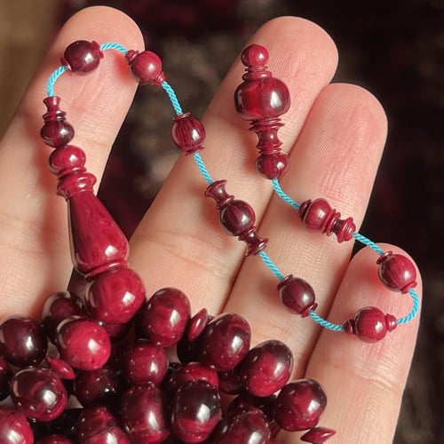 برغندي ذوري