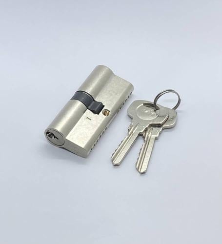 سلندر باب ايطالي YALE لون فضي مقاس 70MM