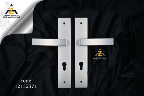مسكة باب بليت لون فضي