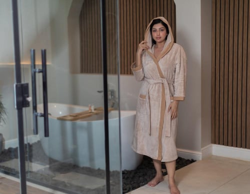 روب فاخر نسائي بقبعة