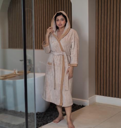 روب فاخر نسائي بقبعة