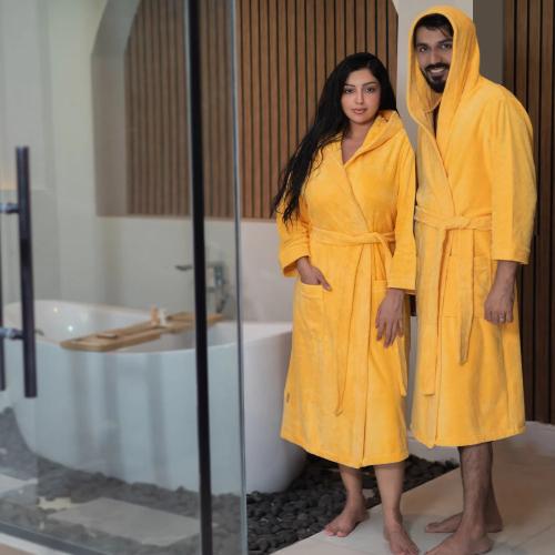 بكج كابلز مع قبعة لون أصفر