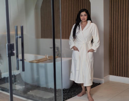 روب فاخر نسائي بقبعة