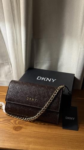 شنطة DKNY بني